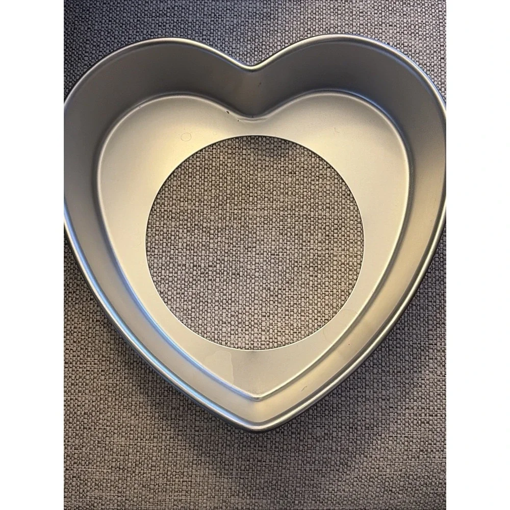 Vintage 1990 WILTON Heart Cake Pan 9 1/2